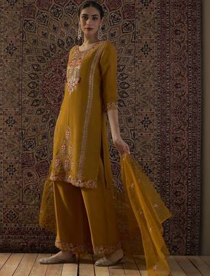 Floral Embroidered Thread Work Straight Kurta With Palazzo & Dupatta 1