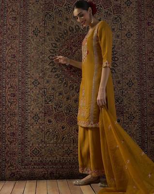 Floral Embroidered Thread Work Straight Kurta With Palazzo & Dupatta 2