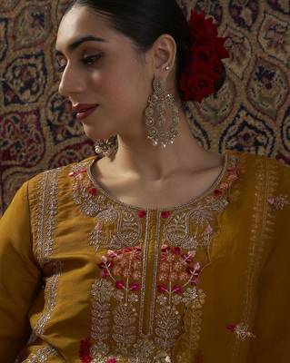 Floral Embroidered Thread Work Straight Kurta With Palazzo & Dupatta 3