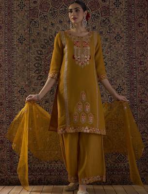 Floral Embroidered Thread Work Straight Kurta With Palazzo & Dupatta 4