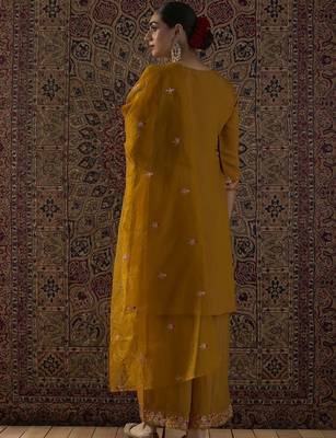 Floral Embroidered Thread Work Straight Kurta With Palazzo & Dupatta 5