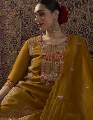 Floral Embroidered Thread Work Straight Kurta With Palazzo & Dupatta 6
