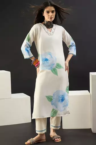 Women Floral Printed Regular Linen Kurta with Trousers & With Dupatta
