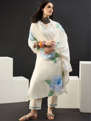Women Floral Printed Regular Linen Kurta with Trousers & With Dupatta 4