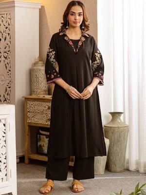 Women Ethnic Motifs Embroidered Regular Thread Work Kurta with Trousers 1