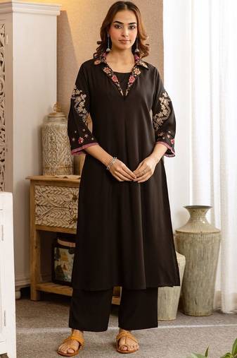 Women Ethnic Motifs Embroidered Regular Thread Work Kurta with Trousers