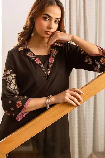 Women Ethnic Motifs Embroidered Regular Thread Work Kurta with Trousers