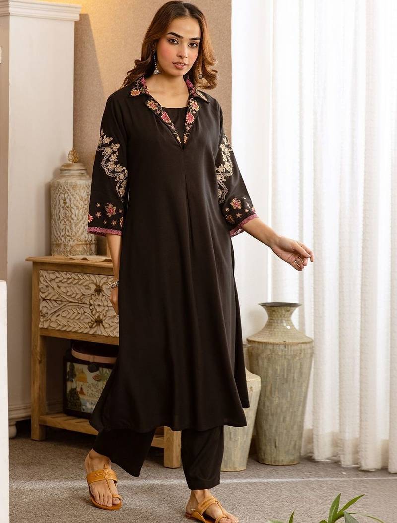Women Ethnic Motifs Embroidered Regular Thread Work Kurta with Trousers