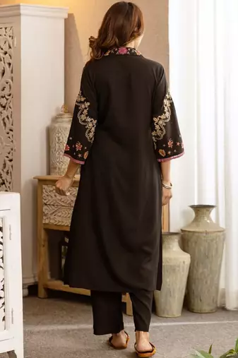 Women Ethnic Motifs Embroidered Regular Thread Work Kurta with Trousers