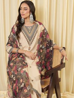 Women Floral Embroidered Regular Thread Work Kurta with Patiala & With Dupatta 3