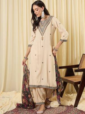Women Floral Embroidered Regular Thread Work Kurta with Patiala & With Dupatta 1