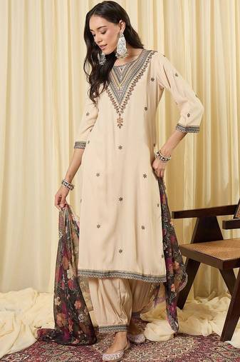 Women Floral Embroidered Regular Thread Work Kurta with Patiala & With Dupatta