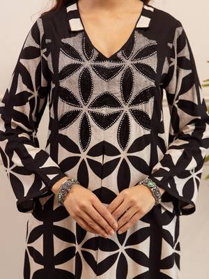 Women Printed Regular Kurta with Palazzos 3