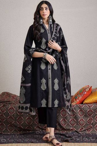 Women Paisley Embroidered Regular Thread Work  Cotton Kurta with Trousers & With Dupatta