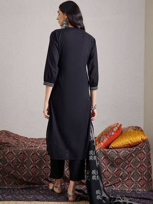 Women Paisley Embroidered Regular Thread Work Pure Cotton Kurta with Trousers & With Dupatta 4