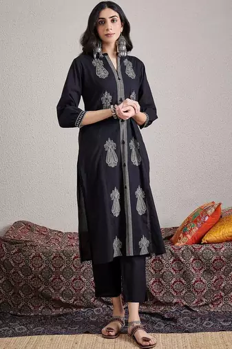 Women Paisley Embroidered Regular Thread Work Pure Cotton Kurta with Trousers & With Dupatta