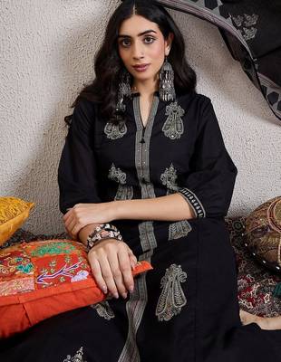 Women Paisley Embroidered Regular Thread Work Pure Cotton Kurta with Trousers & With Dupatta 7