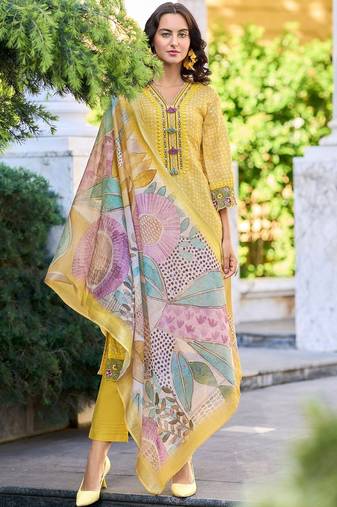 Women Floral Embroidered Thread Work Linen Kurta with Trousers & With Dupatta