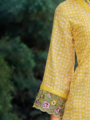 Women Floral Embroidered Thread Work Linen Kurta with Trousers & With Dupatta 7