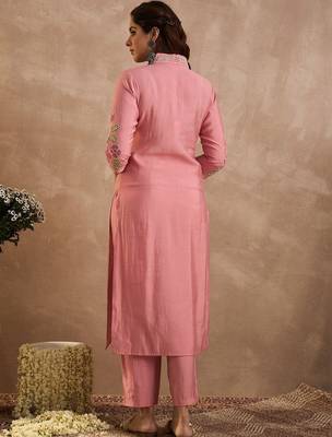 Women Floral Embroidered Regular Thread Work Kurta with Trousers 3