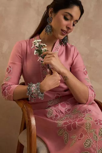 Women Floral Embroidered Regular Thread Work Kurta with Trousers