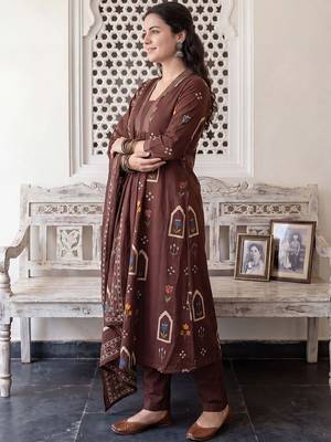 Women Floral Printed Regular  Cotton Kurta with Trousers & With Dupatta 4
