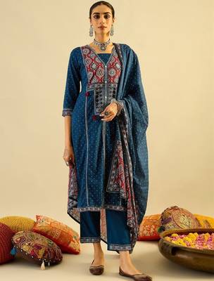 Women Ethnic Motifs Printed Regular Thread Work  Cotton Kurta with Trousers & With Dupatta 1
