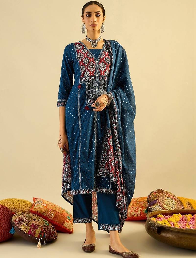 Women Ethnic Motifs Printed Regular Thread Work  Cotton Kurta with Trousers & With Dupatta