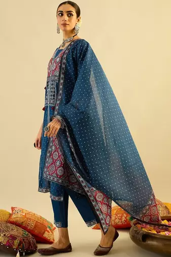 Women Ethnic Motifs Printed Regular Thread Work  Cotton Kurta with Trousers & With Dupatta