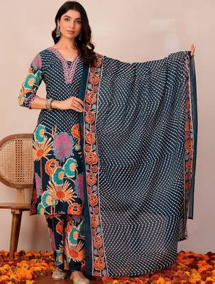 Women Floral Printed Regular Thread Work  Cotton Kurta with Palazzos & With Dupatta 3