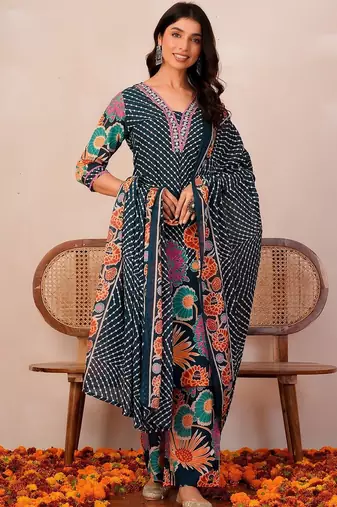 Women Floral Printed Regular Thread Work  Cotton Kurta with Palazzos & With Dupatta