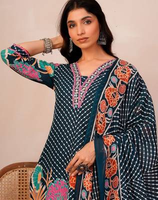 Women Floral Printed Regular Thread Work  Cotton Kurta with Palazzos & With Dupatta 6