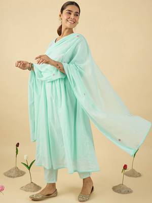 women floral embroidered cotton kurta with trousers & dupatta 4