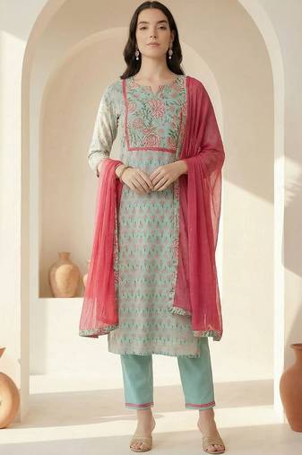 Women Floral Printed Regular Mirror Work  Cotton Kurta with Trousers & With Dupatta