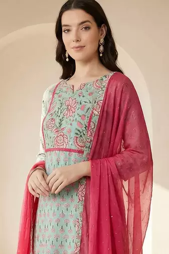 Women Floral Printed Regular Mirror Work  Cotton Kurta with Trousers & With Dupatta