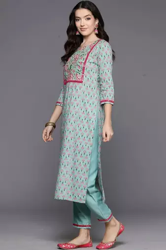 Women Floral Printed Regular Mirror Work  Cotton Kurta with Trousers & With Dupatta