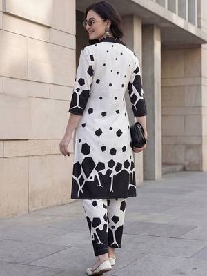 Women Printed Regular Pure Cotton Kurta with Palazzos 3
