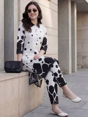 Women Printed Regular Pure Cotton Kurta with Palazzos 4