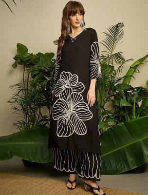 Women Floral Printed Thread Work Kurta with Palazzos 1