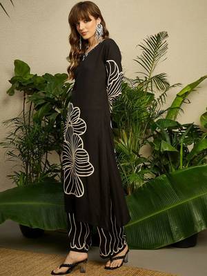 Women Floral Printed Thread Work Kurta with Palazzos 3
