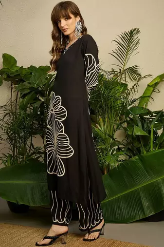 Women Floral Printed Thread Work Kurta with Palazzos