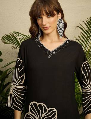 Women Floral Printed Thread Work Kurta with Palazzos 6