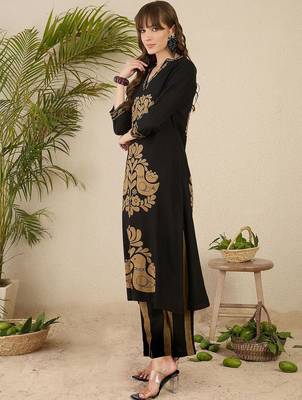 Floral Printed Thread Work V-Neck Straight Kurta with Palazzos 3