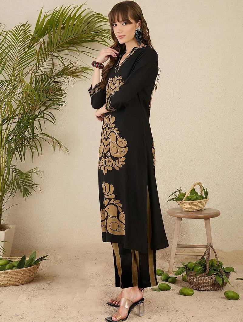Floral Printed Thread Work V-Neck Straight Kurta with Palazzos