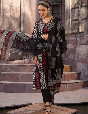 Women Printed Regular Thread Work  Cotton Kurta with Trousers & With Dupatta 3