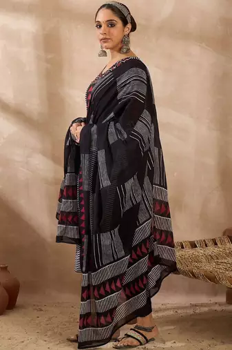 Women Printed Regular Thread Work  Cotton Kurta with Trousers & With Dupatta