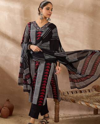 Women Printed Regular Thread Work  Cotton Kurta with Trousers & With Dupatta 1
