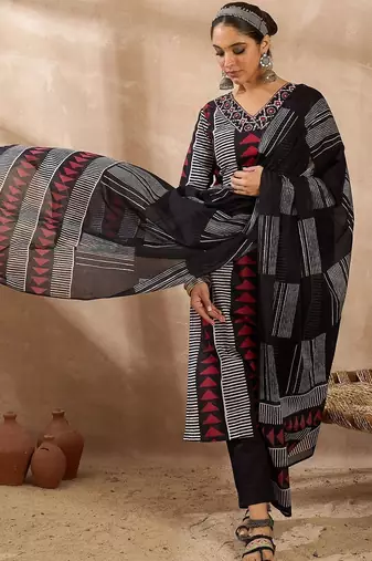 Women Printed Regular Thread Work  Cotton Kurta with Trousers & With Dupatta