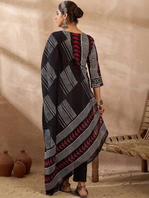 Women Printed Regular Thread Work  Cotton Kurta with Trousers & With Dupatta 6