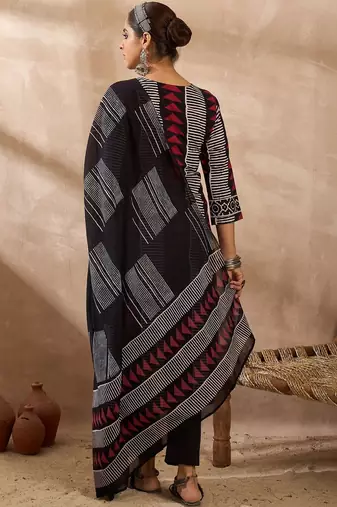 Women Printed Regular Thread Work  Cotton Kurta with Trousers & With Dupatta